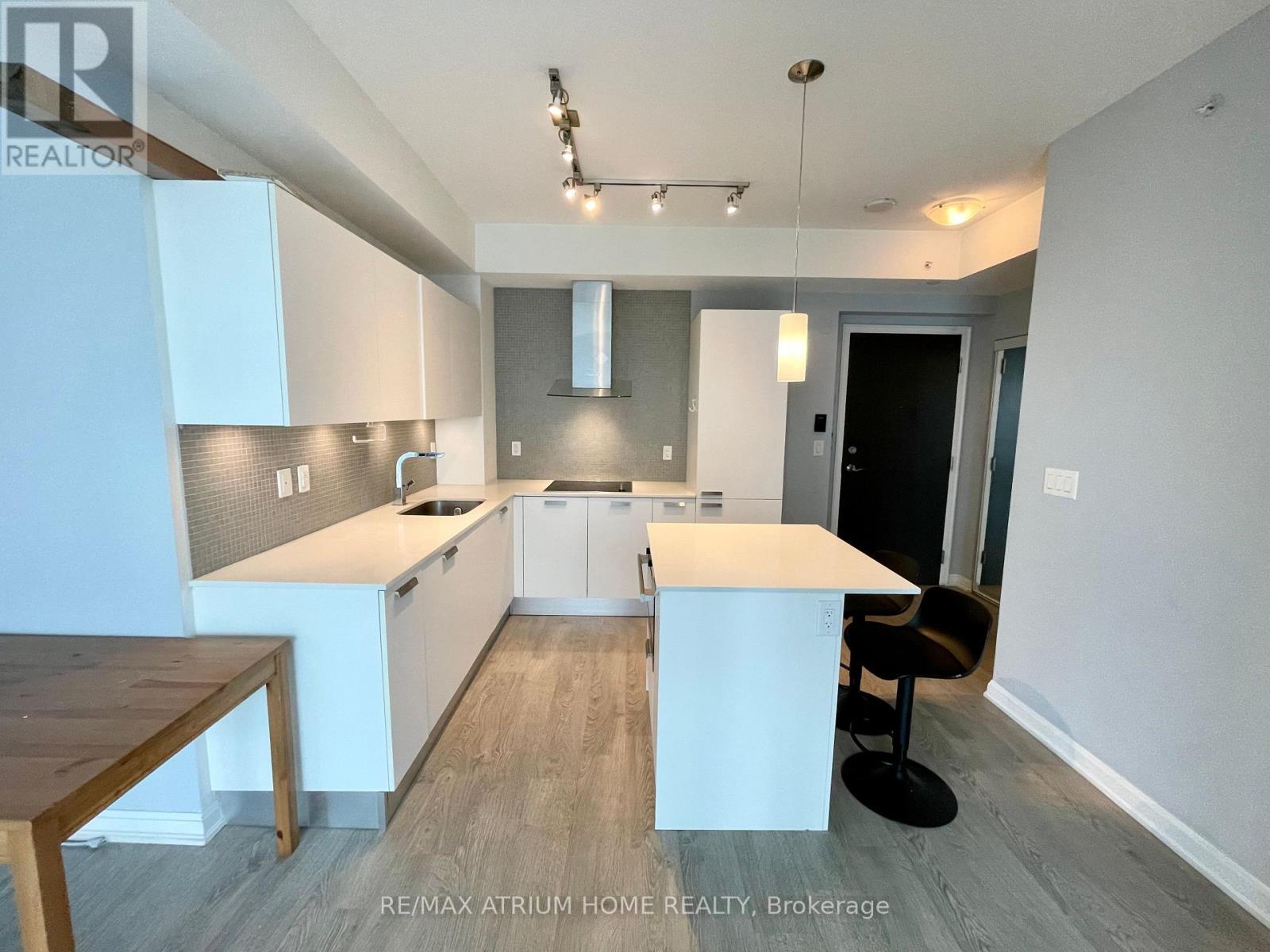 3209 - 9 Bogert Avenue, Toronto, ON - Indoor Photo Showing Kitchen With Upgraded Kitchen