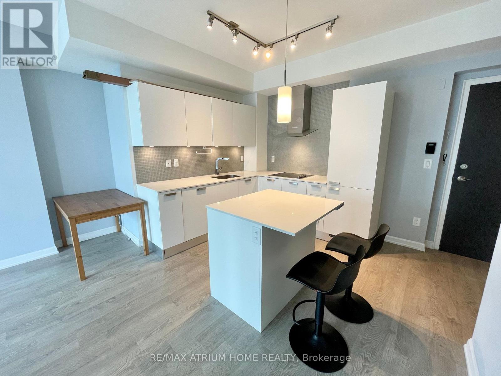 3209 - 9 Bogert Avenue, Toronto, ON - Indoor Photo Showing Kitchen