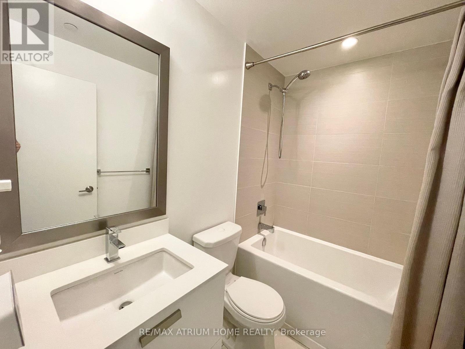 3209 - 9 Bogert Avenue, Toronto, ON - Indoor Photo Showing Bathroom