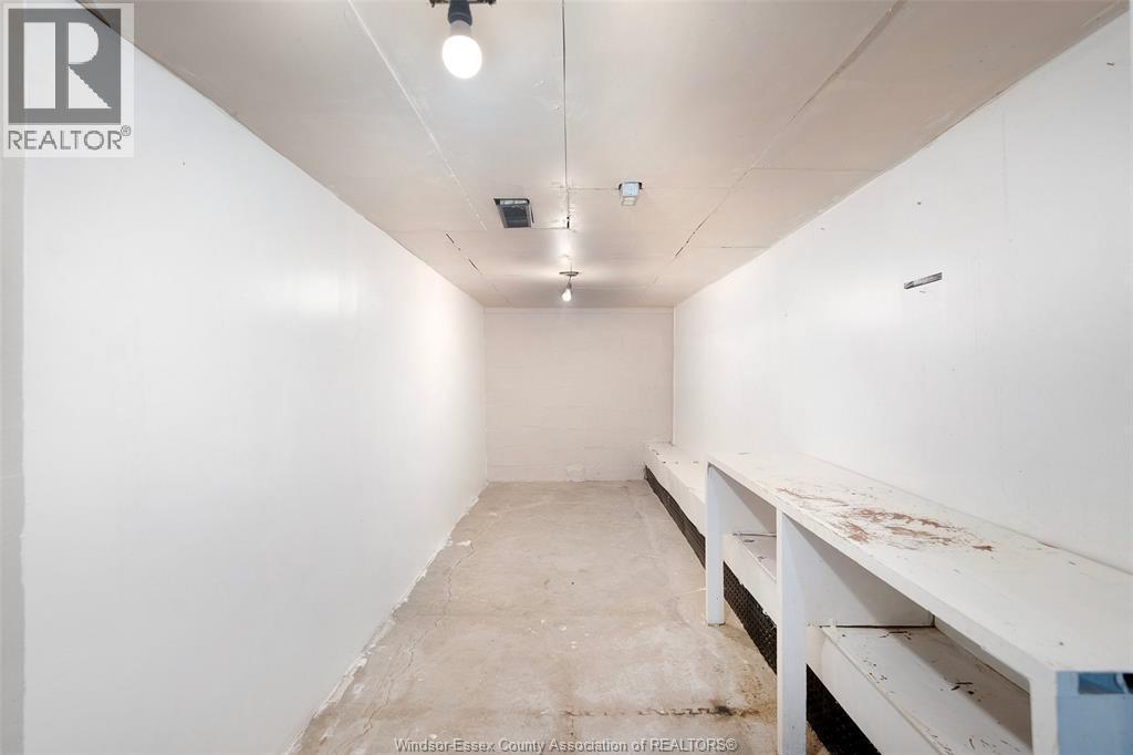 1045 Gladstone Avenue, Windsor, ON - Indoor Photo Showing Other Room