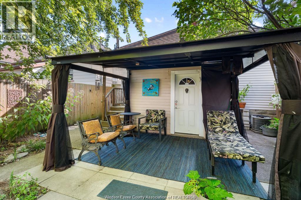 1045 Gladstone Avenue, Windsor, ON - Outdoor With Exterior