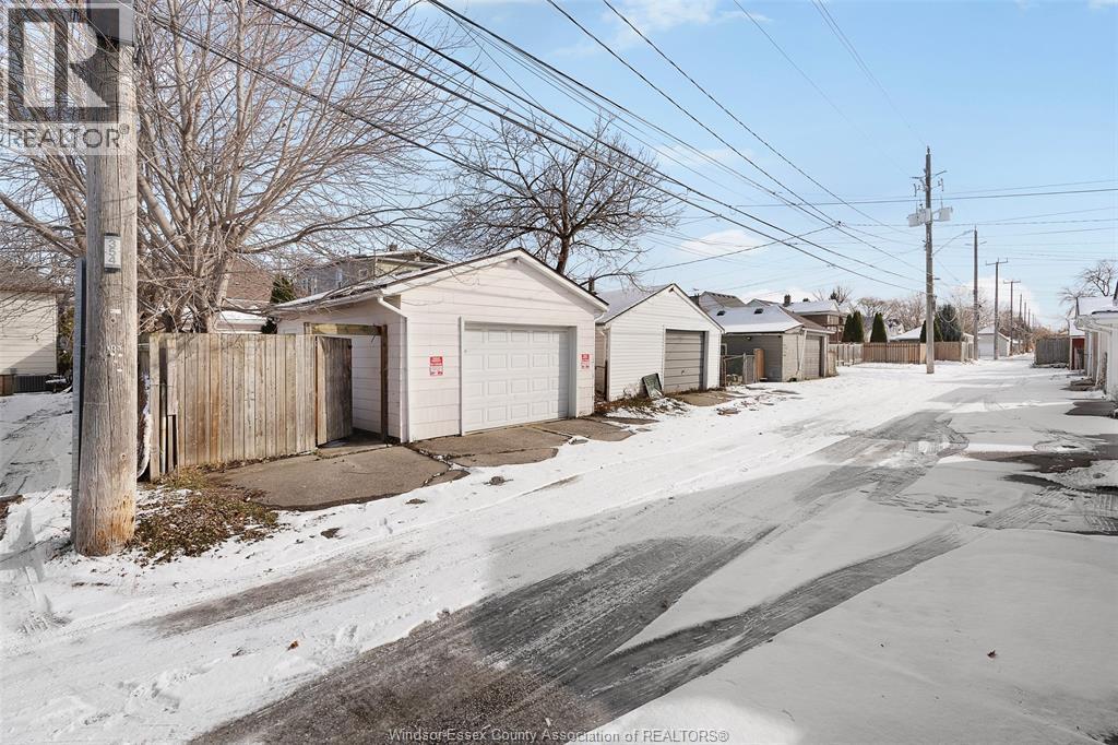 1045 Gladstone Avenue, Windsor, ON - Outdoor
