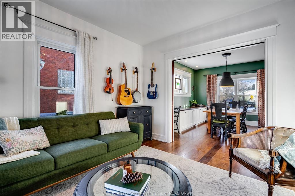 41 Fox Street, Leamington, ON - Indoor Photo Showing Living Room