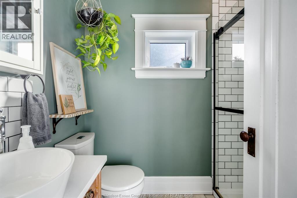 41 Fox Street, Leamington, ON - Indoor Photo Showing Bathroom