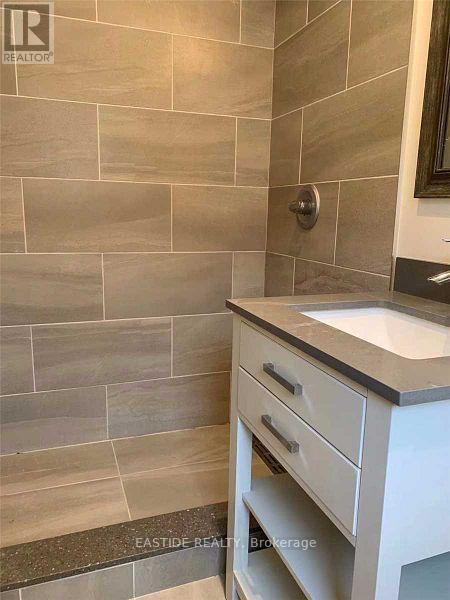 66 Seamist Crescent, Toronto, ON - Indoor Photo Showing Bathroom