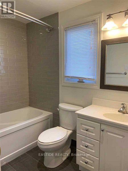 66 Seamist Crescent, Toronto, ON - Indoor Photo Showing Bathroom