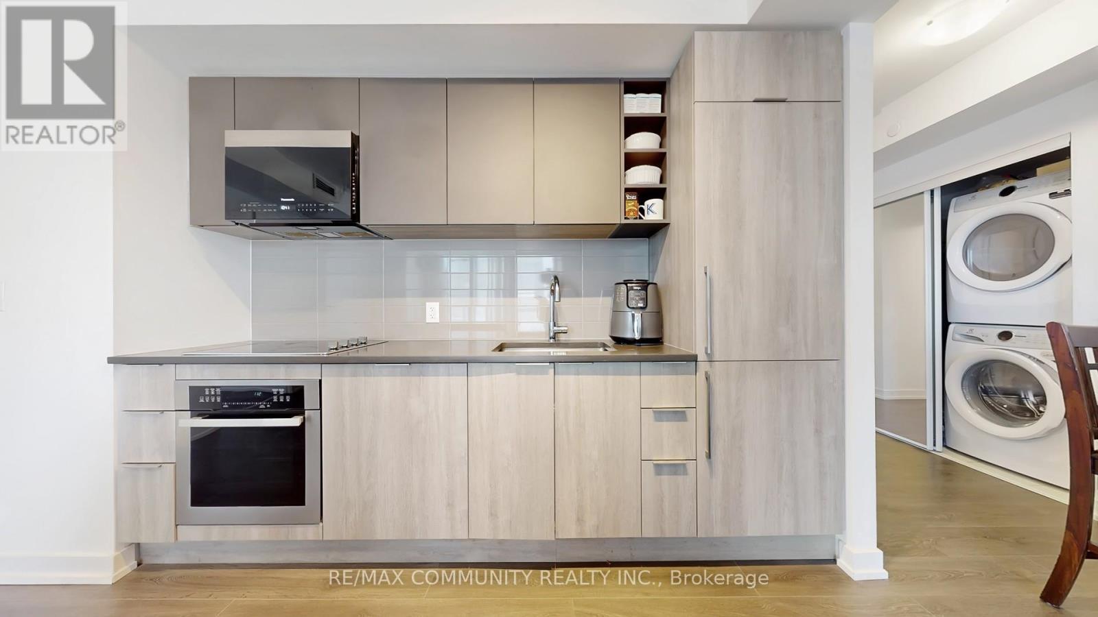 1003 - 2033 Kennedy Road, Toronto, ON - Indoor Photo Showing Laundry Room