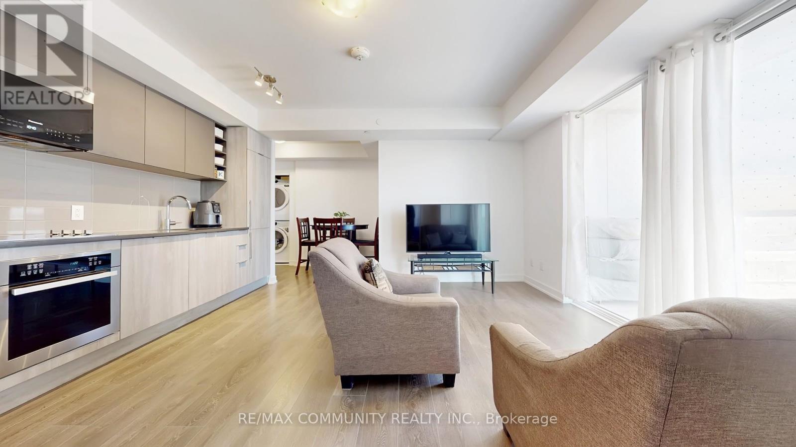1003 - 2033 Kennedy Road, Toronto, ON - Indoor Photo Showing Living Room