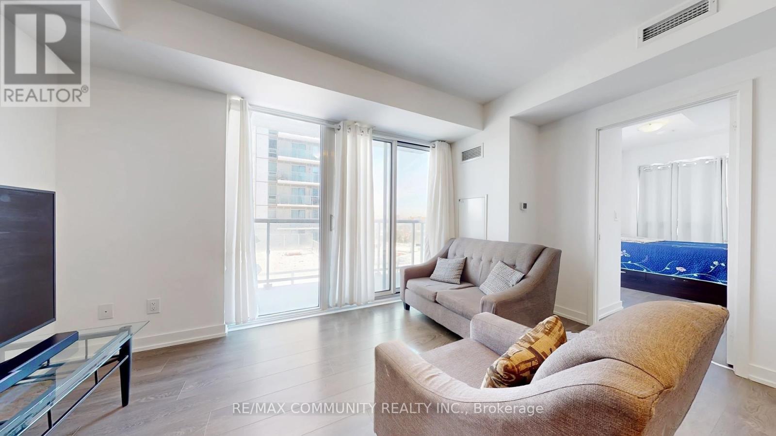1003 - 2033 Kennedy Road, Toronto, ON - Indoor Photo Showing Living Room