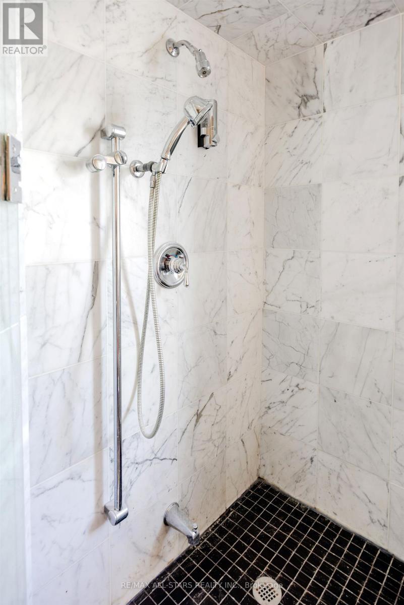 458 Guildwood Parkway, Toronto, ON - Indoor Photo Showing Bathroom