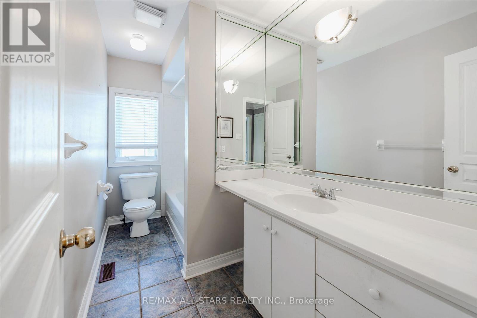 458 Guildwood Parkway, Toronto, ON - Indoor Photo Showing Bathroom