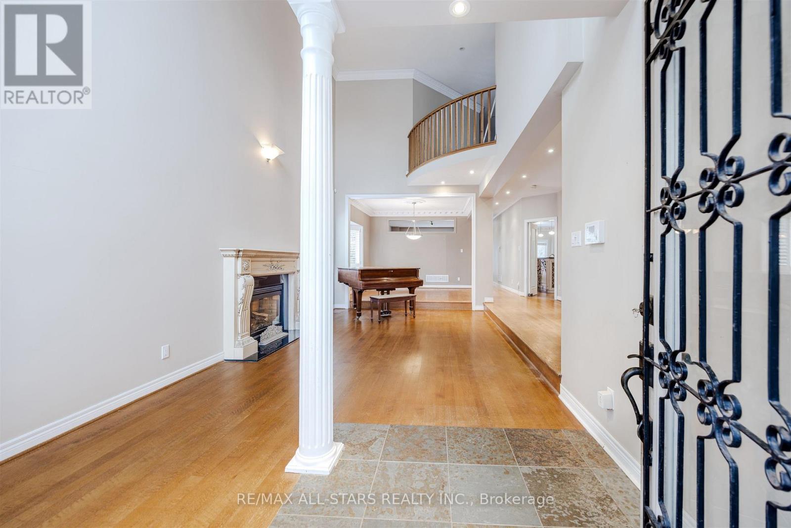 458 Guildwood Parkway, Toronto, ON - Indoor Photo Showing Other Room With Fireplace