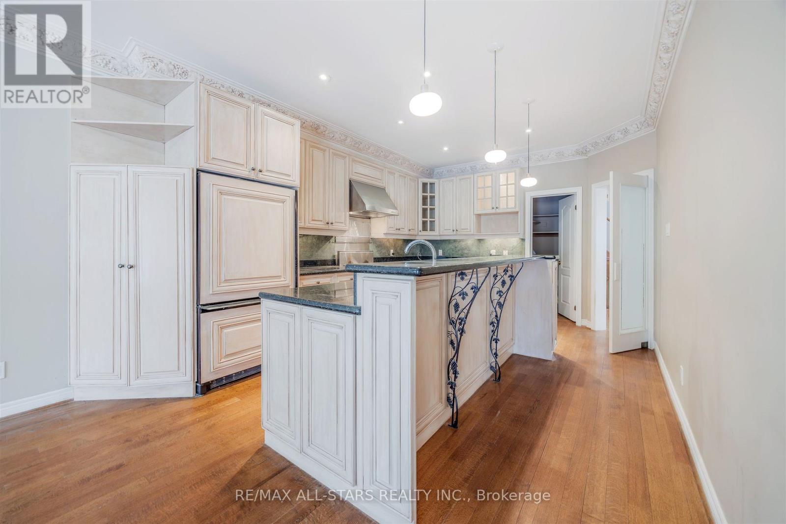 458 Guildwood Parkway, Toronto, ON - Indoor Photo Showing Kitchen