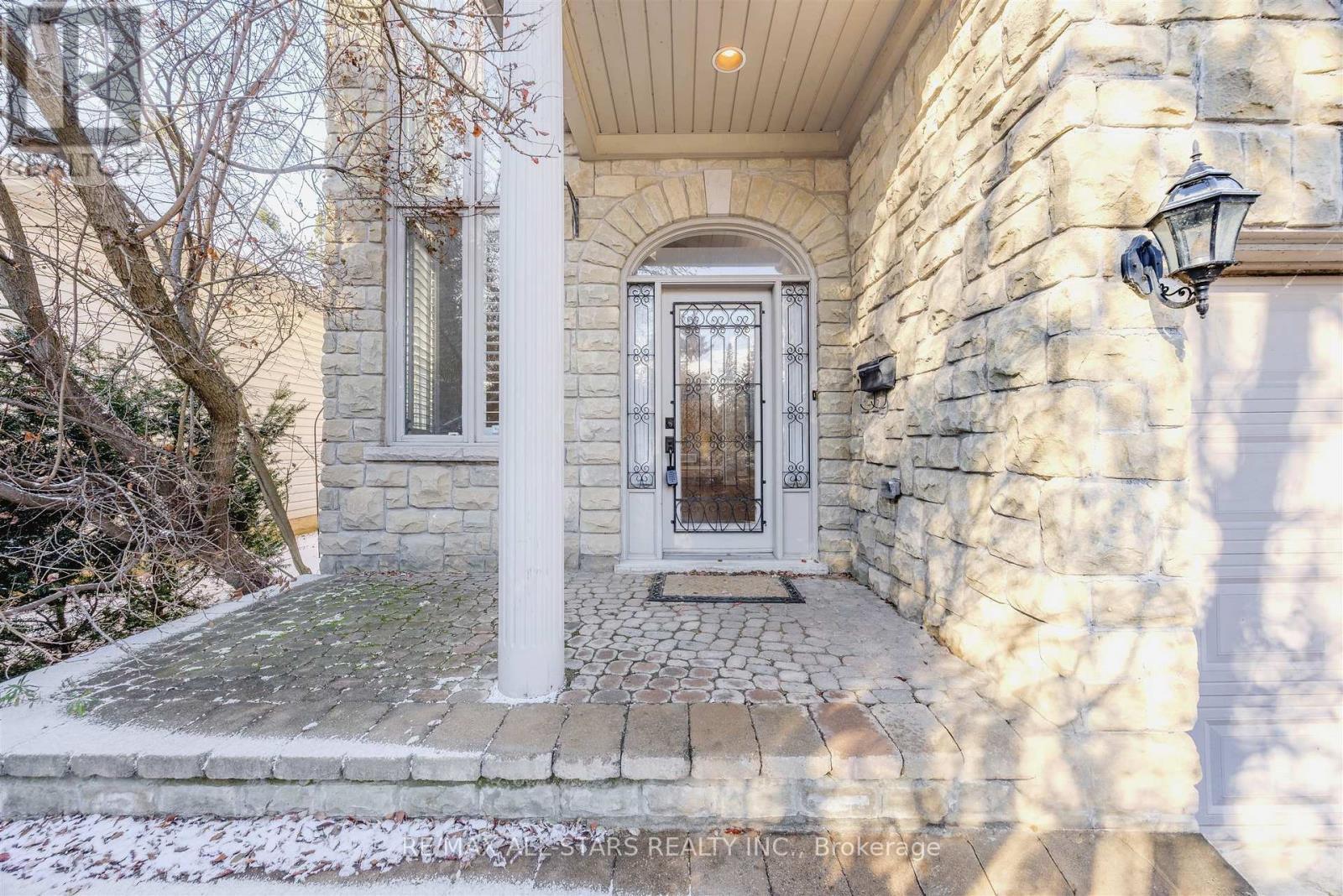 458 Guildwood Parkway, Toronto, ON - Outdoor