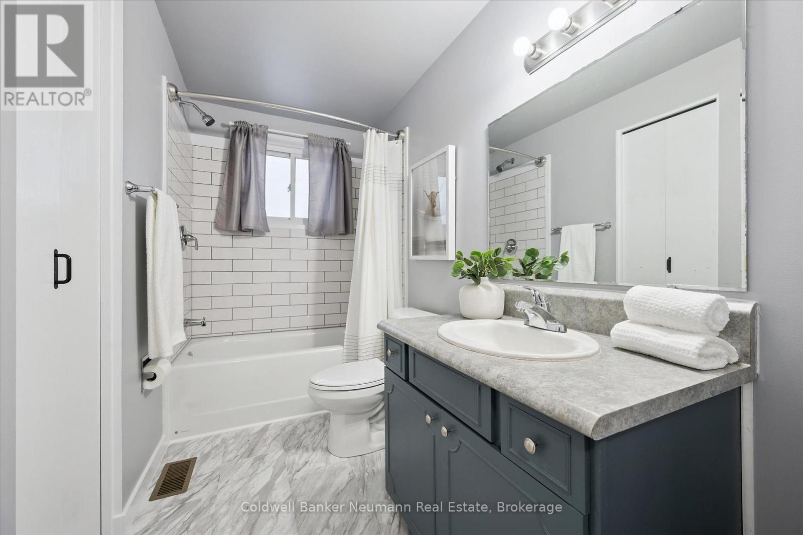 150 Applewood Crescent, Guelph (Junction/Onward Willow), ON - Indoor Photo Showing Bathroom