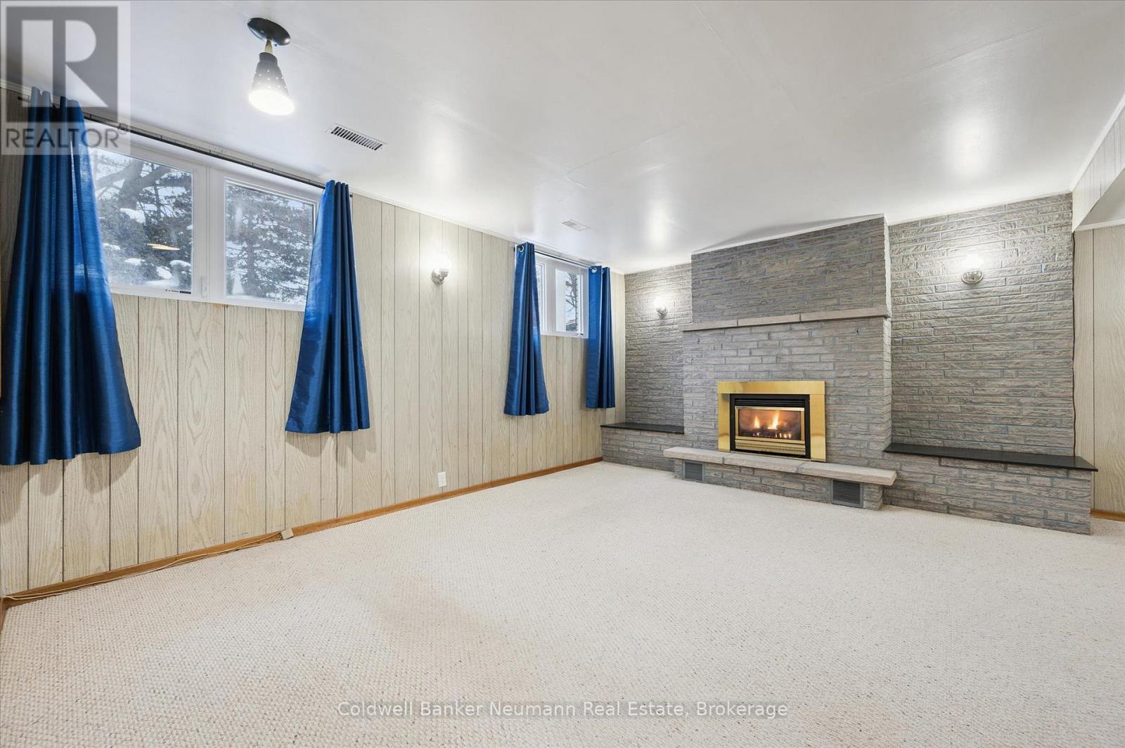 150 Applewood Crescent, Guelph (Junction/Onward Willow), ON - Indoor Photo Showing Other Room With Fireplace