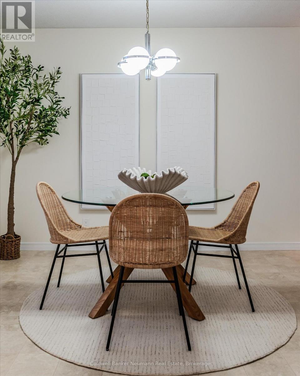 150 Applewood Crescent, Guelph (Junction/Onward Willow), ON - Indoor Photo Showing Dining Room