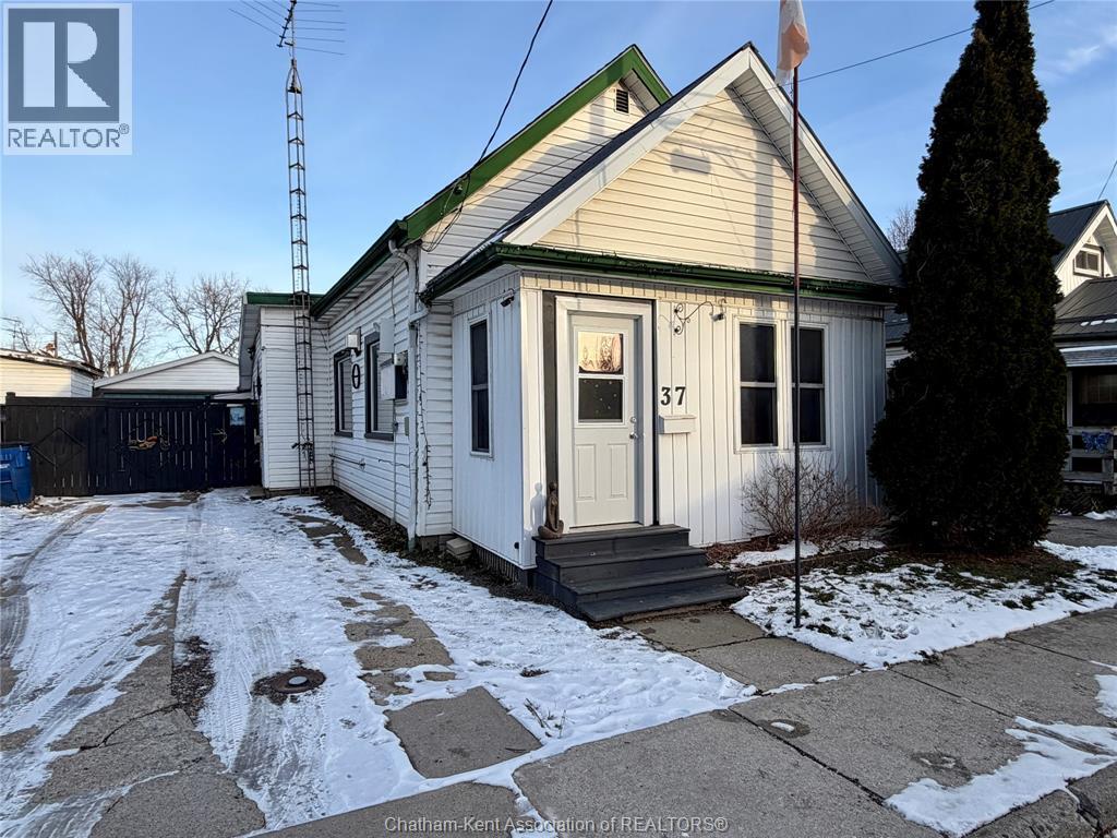 37 Foster Street, Chatham, ON - Outdoor