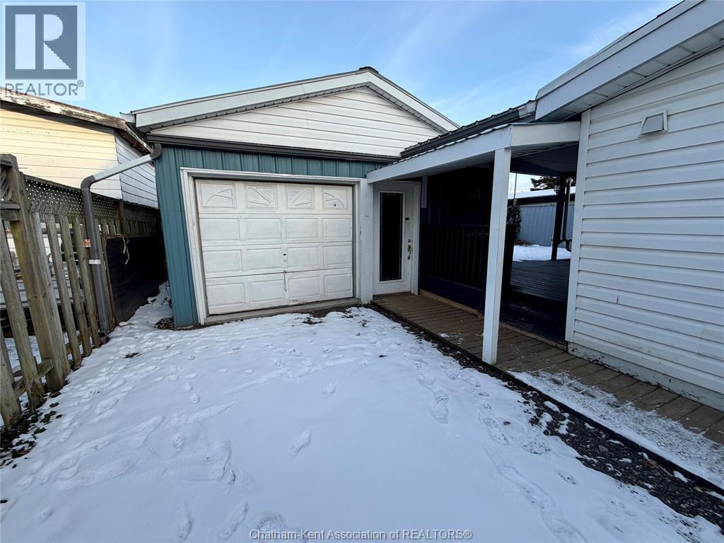 37 Foster Street, Chatham, ON - Outdoor With Exterior