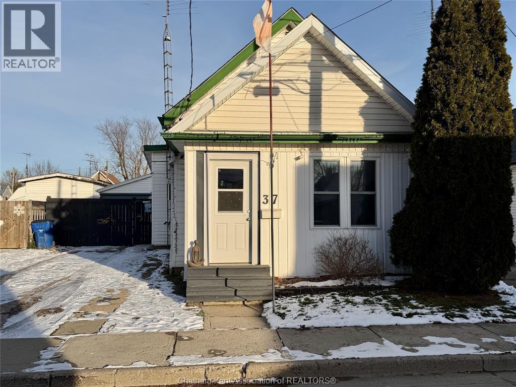 37 Foster Street, Chatham, ON - Outdoor