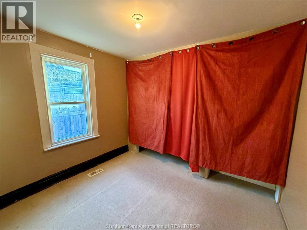 37 Foster Street, Chatham, ON - Indoor Photo Showing Other Room