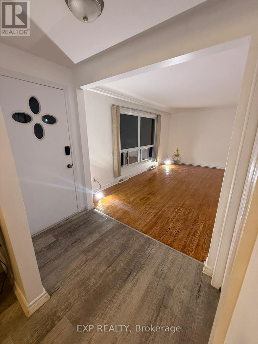 entrance - Upper - 611 Geneva Street, St. Catharines (Lakeport), ON - Indoor Photo Showing Other Room