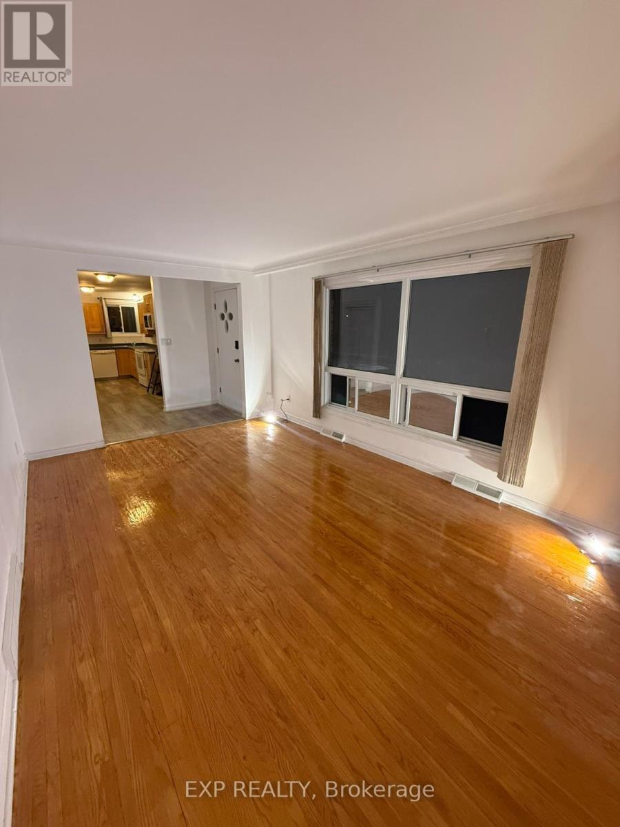 living room - Upper - 611 Geneva Street, St. Catharines (Lakeport), ON - Indoor Photo Showing Other Room