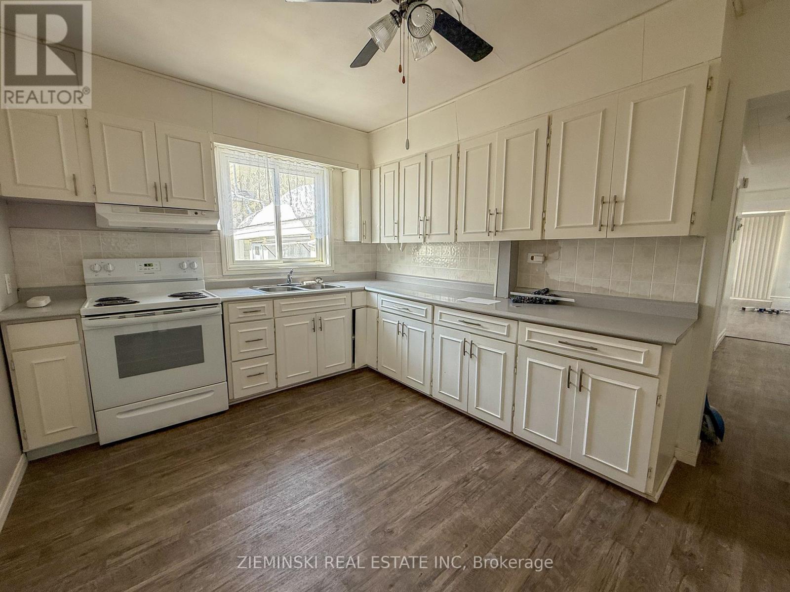 103 Dome Avenue, Timmins (Sp - Main Area), ON - Indoor Photo Showing Kitchen With Double Sink