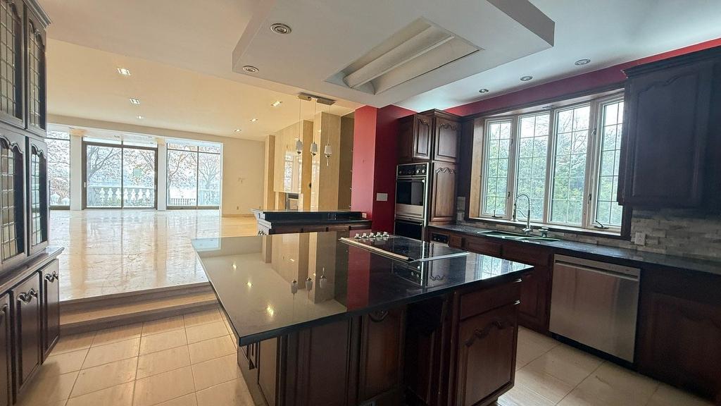 Cuisine - 8855 Boul. Gouin E., Montréal (Rivière-Des-Prairies/Pointe-Aux-Trembles), QC - Indoor Photo Showing Kitchen With Upgraded Kitchen