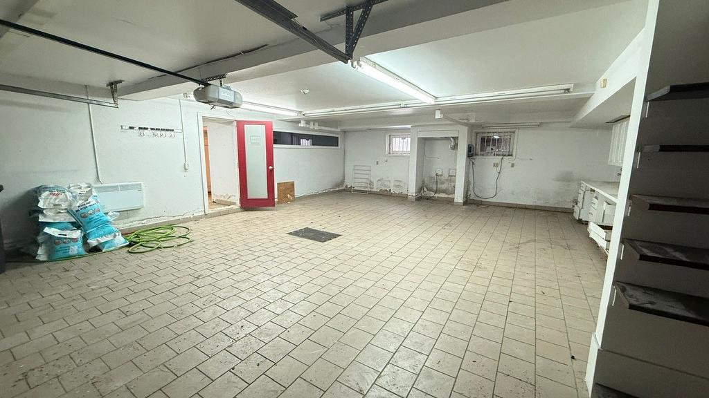 Garage - 8855 Boul. Gouin E., Montréal (Rivière-Des-Prairies/Pointe-Aux-Trembles), QC - Indoor