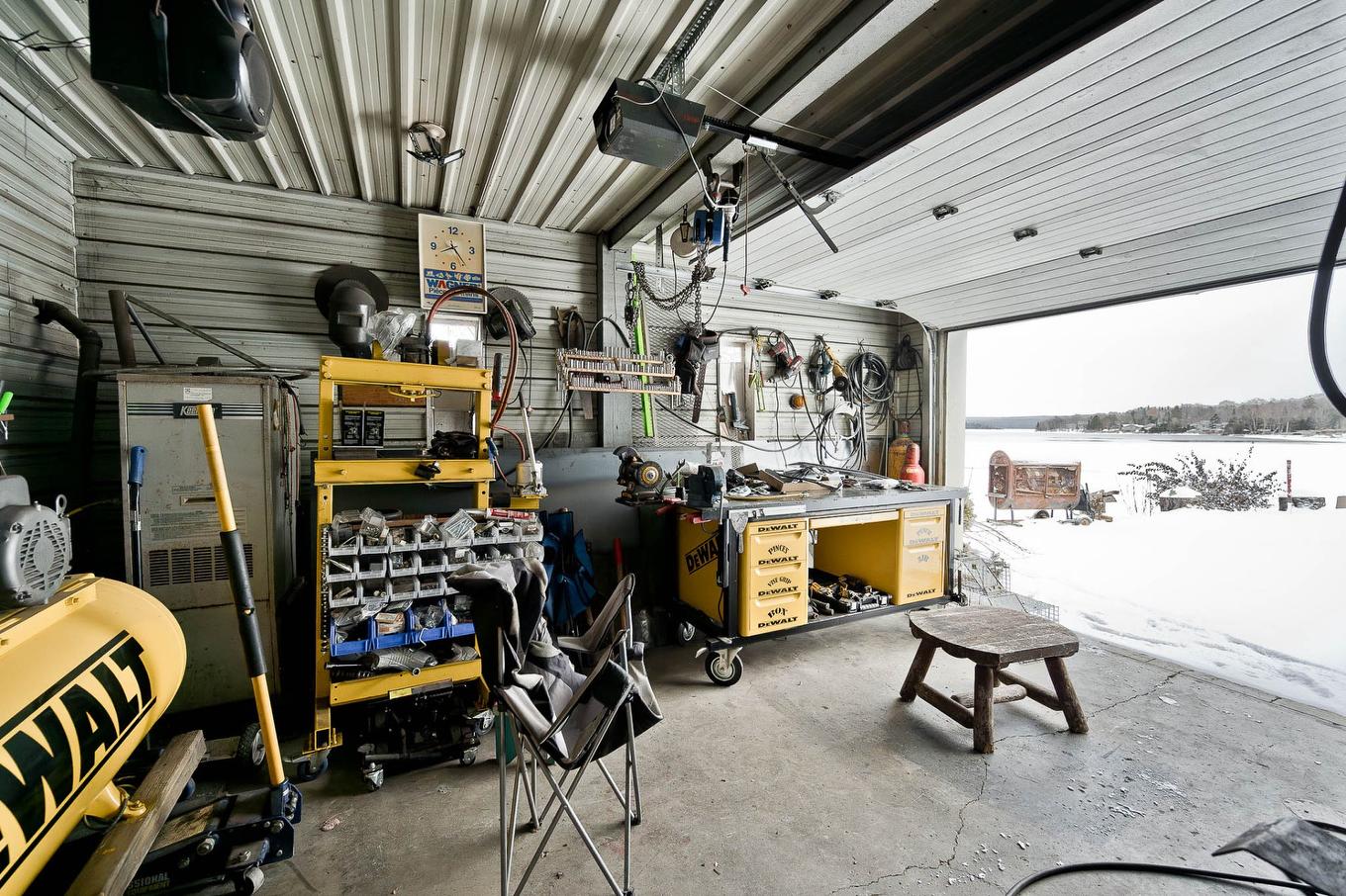 Garage - 353 Ch. St-Pierre, Saint-Claude, QC - Indoor Photo Showing Garage