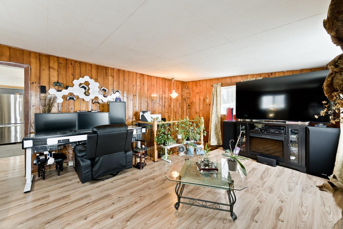 Living room - 353 Ch. St-Pierre, Saint-Claude, QC - Indoor Photo Showing Living Room