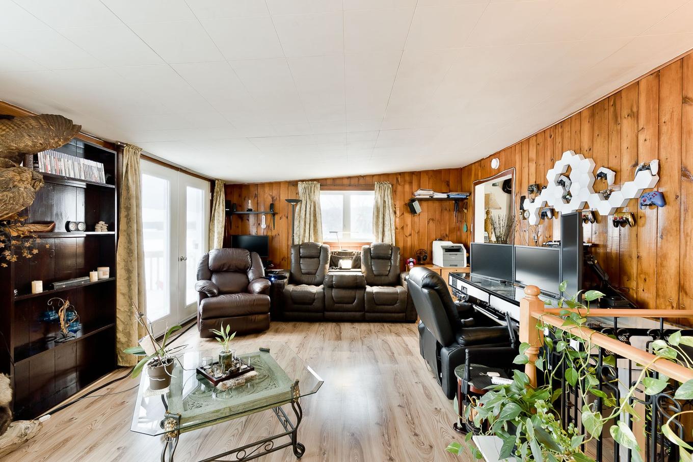 Living room - 353 Ch. St-Pierre, Saint-Claude, QC - Indoor Photo Showing Living Room