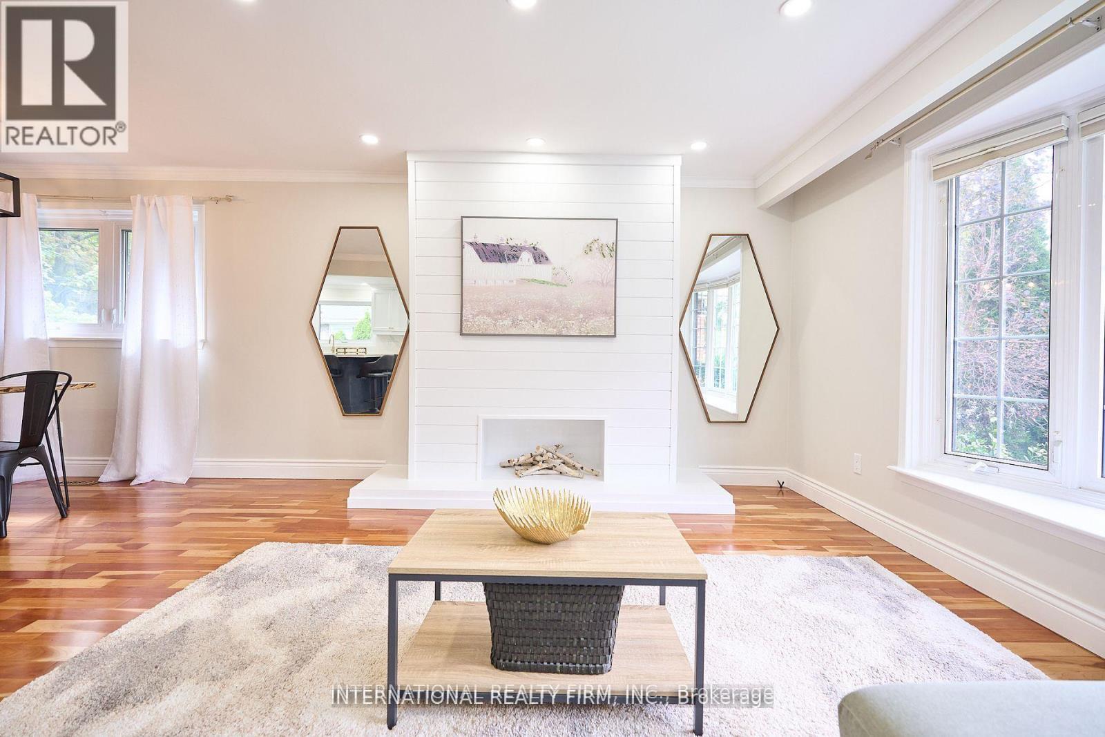 2292 Devon Road, Oakville, ON - Indoor Photo Showing Living Room