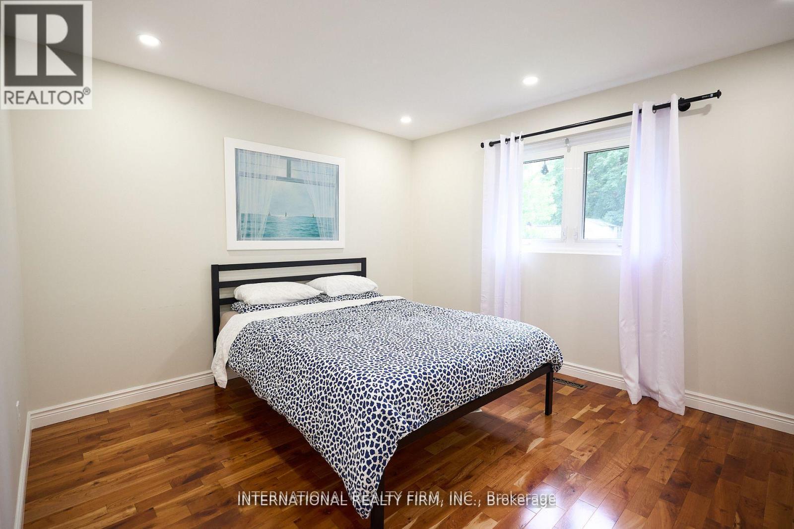 2292 Devon Road, Oakville, ON - Indoor Photo Showing Bedroom