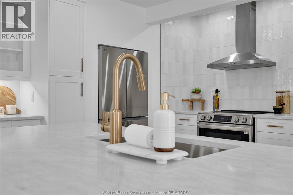 2250 Moy, Windsor, ON - Indoor Photo Showing Kitchen