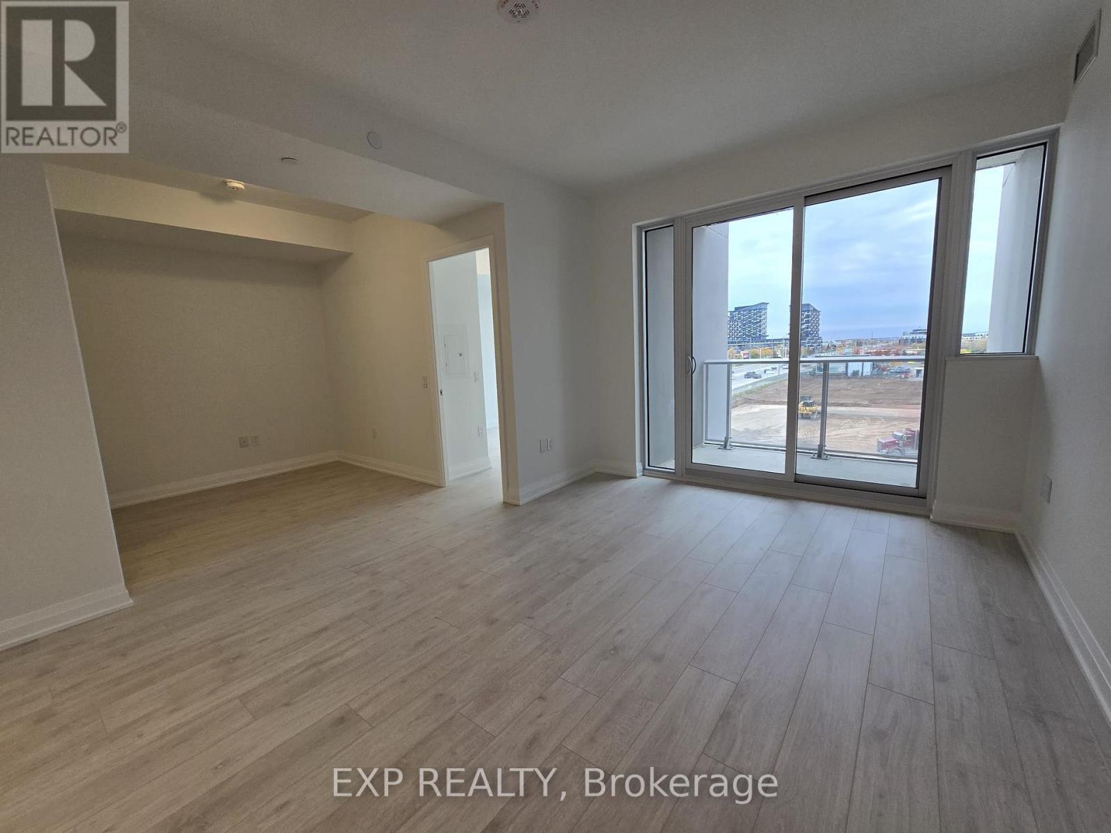 419 - 412 Silver Maple Road, Oakville, ON - Indoor Photo Showing Other Room