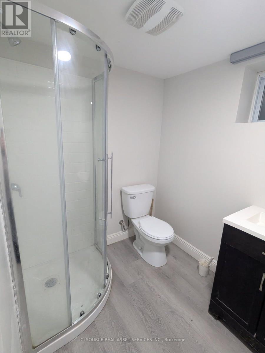 B - 6447 Culp Street, Niagara Falls, ON - Indoor Photo Showing Bathroom