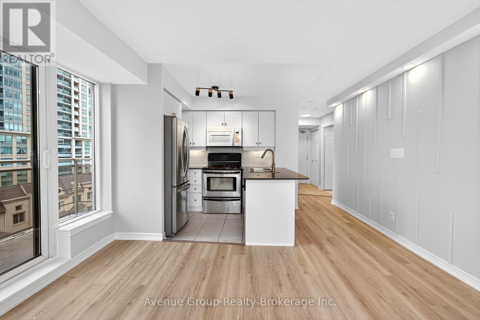 714 - 19 Barberry Place, Toronto, ON - Indoor Photo Showing Kitchen