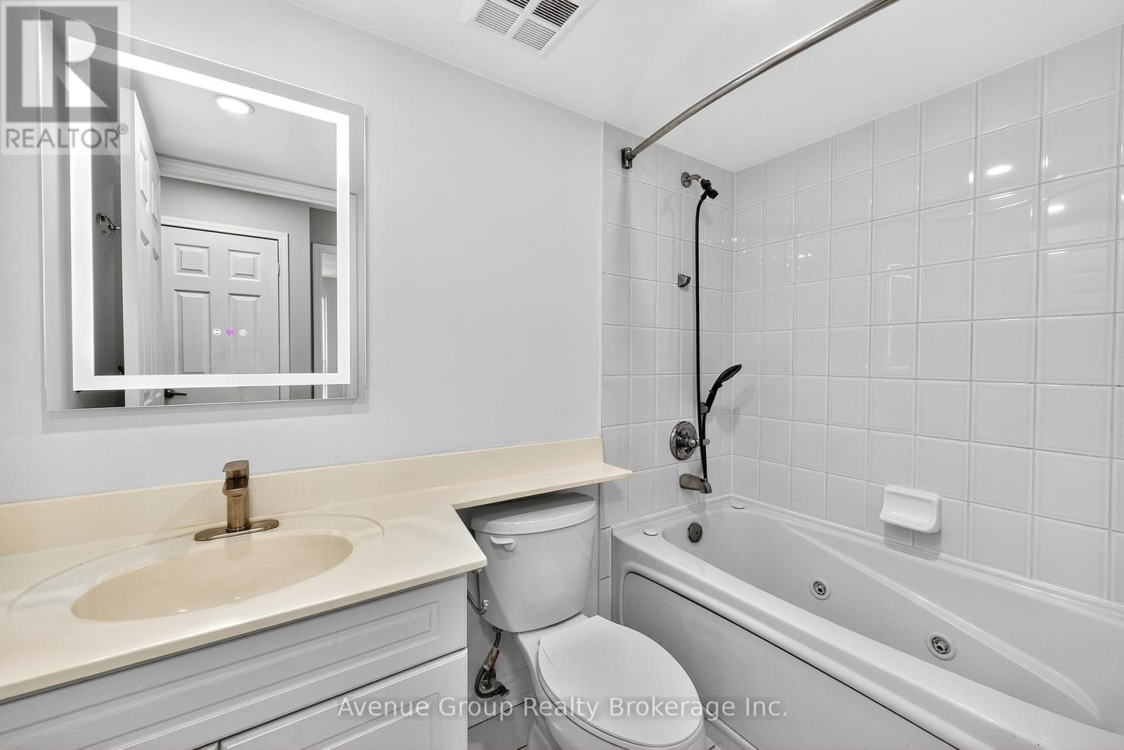 714 - 19 Barberry Place, Toronto, ON - Indoor Photo Showing Bathroom