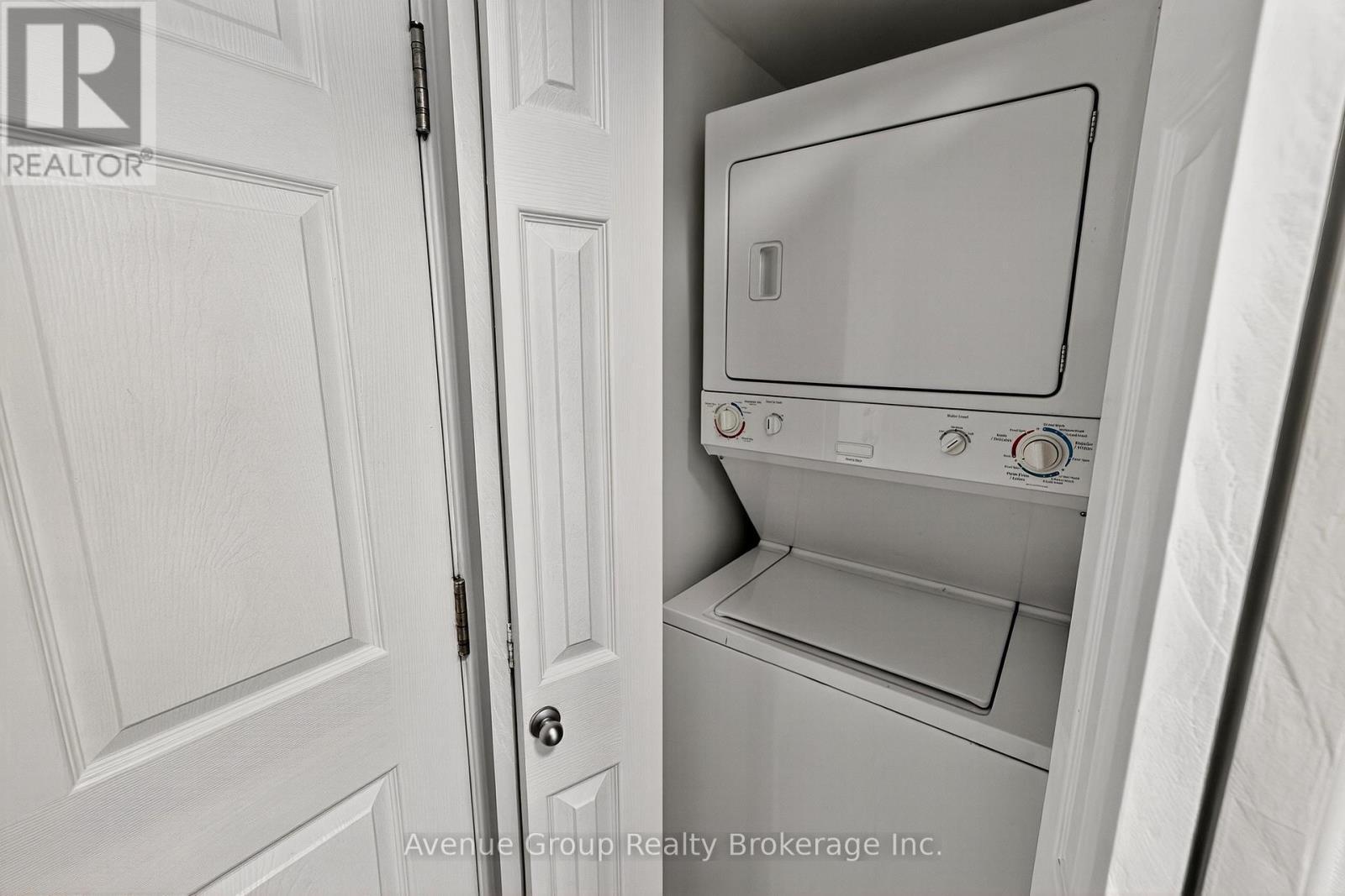 714 - 19 Barberry Place, Toronto, ON - Indoor Photo Showing Laundry Room