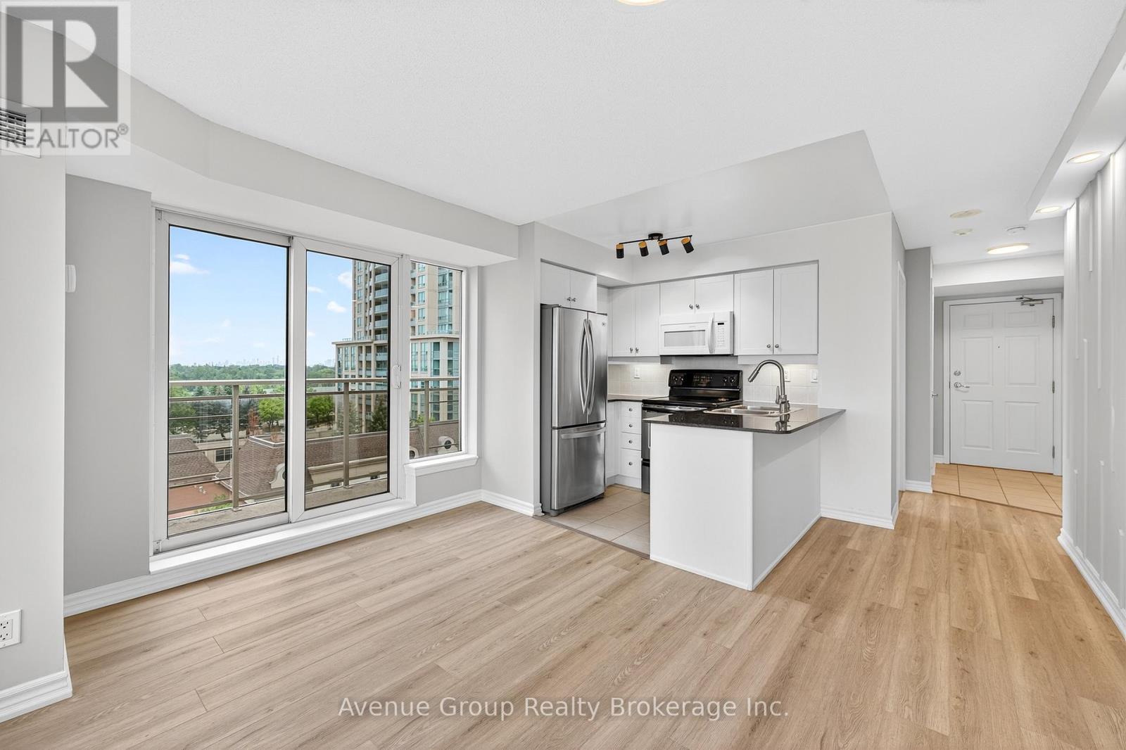 714 - 19 Barberry Place, Toronto, ON - Indoor Photo Showing Kitchen