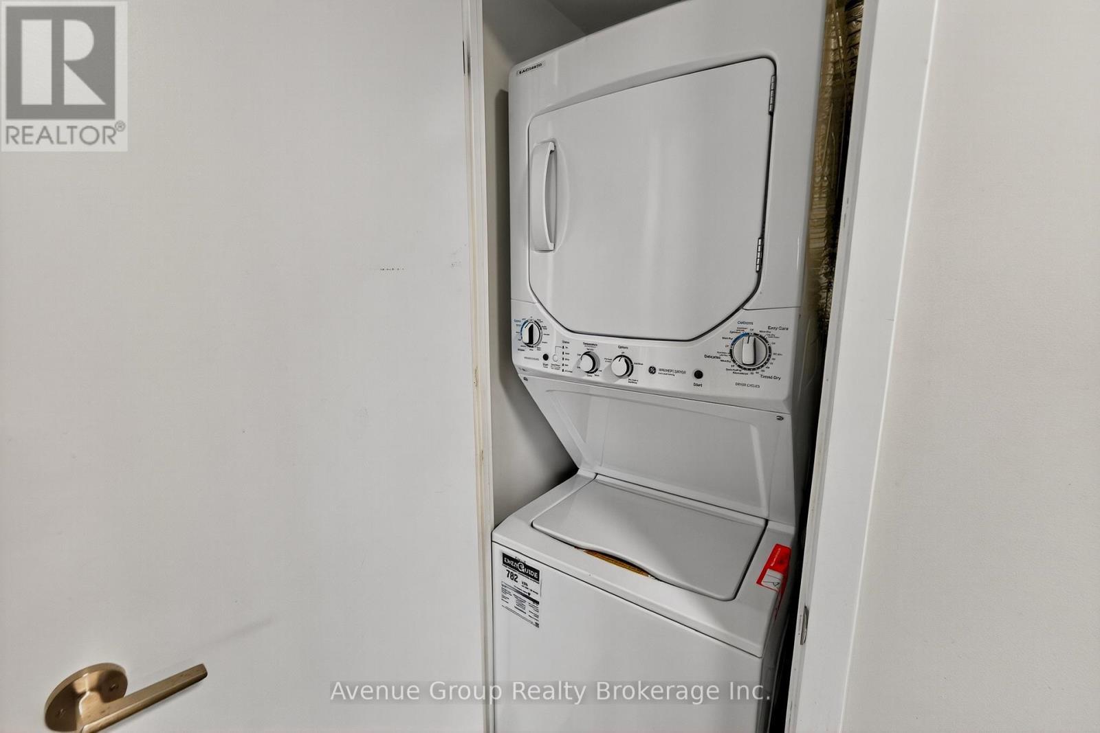 312 - 38 Monte Kwinter Court, Toronto, ON - Indoor Photo Showing Laundry Room