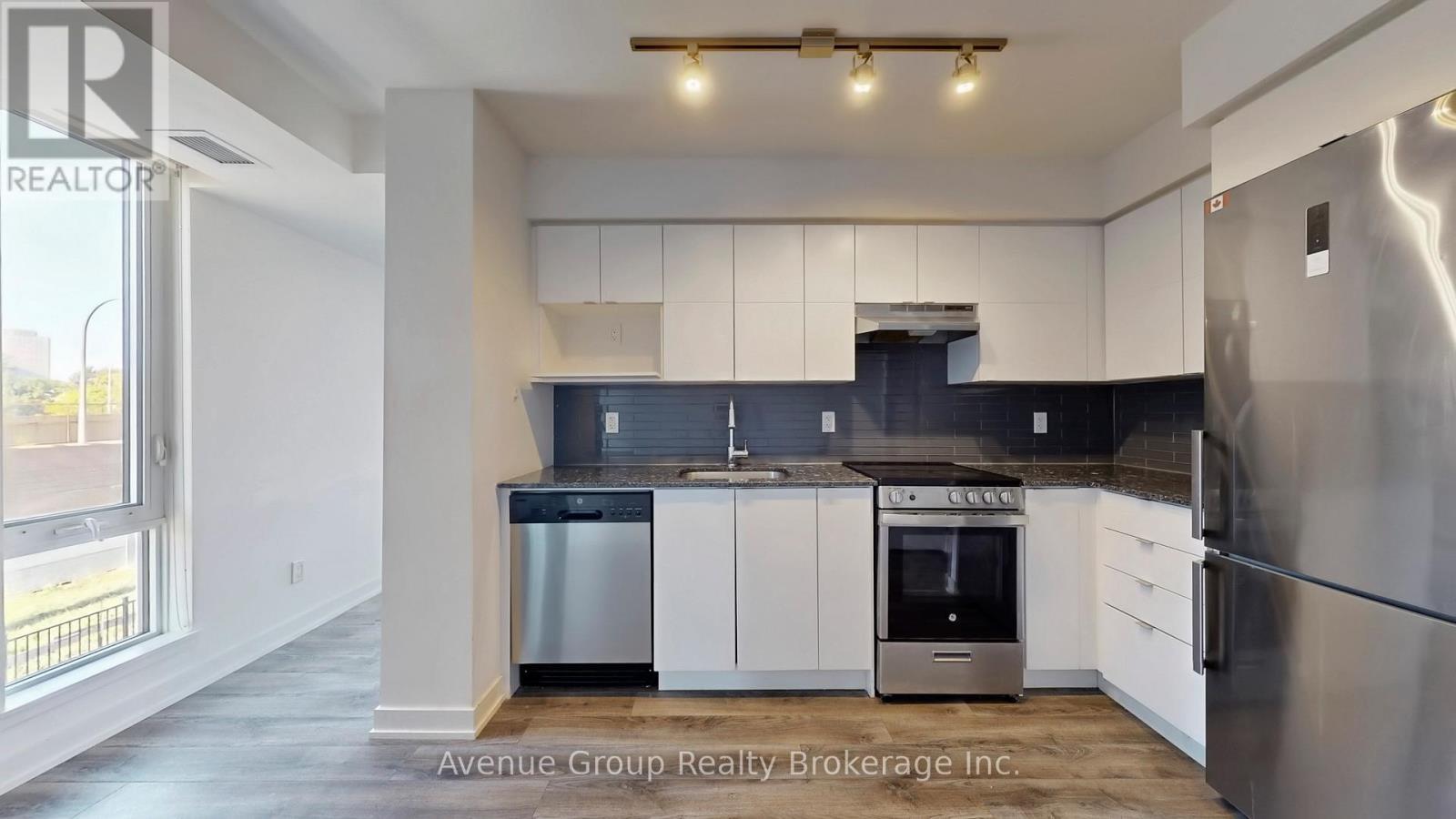 305 - 120 Varna Drive, Toronto, ON - Indoor Photo Showing Kitchen With Stainless Steel Kitchen