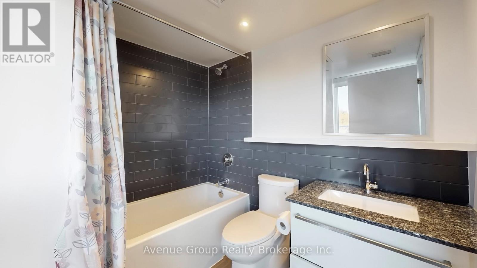 305 - 120 Varna Drive, Toronto, ON - Indoor Photo Showing Bathroom