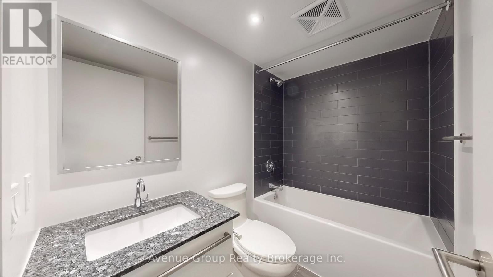 305 - 120 Varna Drive, Toronto, ON - Indoor Photo Showing Bathroom