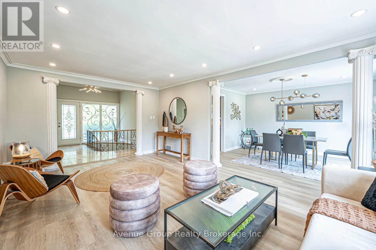 115 Alamosa Drive, Toronto, ON - Indoor Photo Showing Living Room