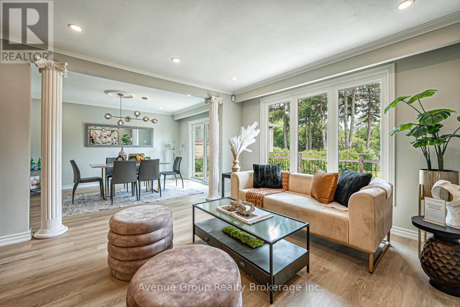 115 Alamosa Drive, Toronto, ON - Indoor Photo Showing Living Room
