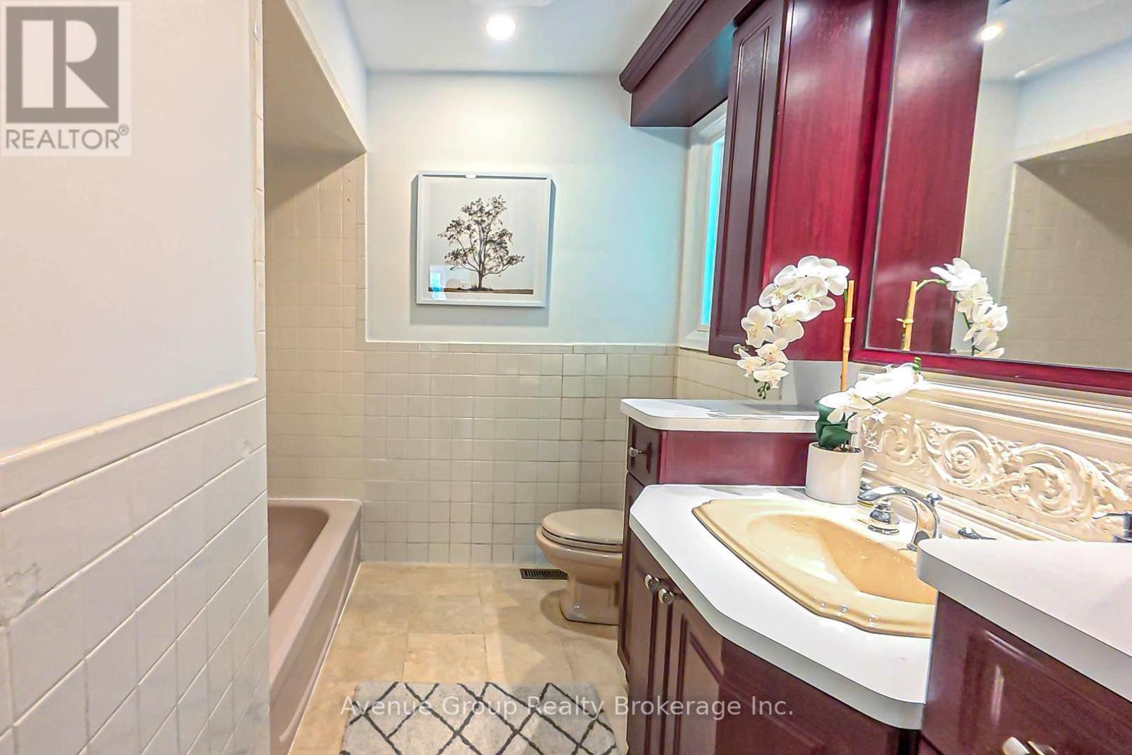 115 Alamosa Drive, Toronto, ON - Indoor Photo Showing Bathroom