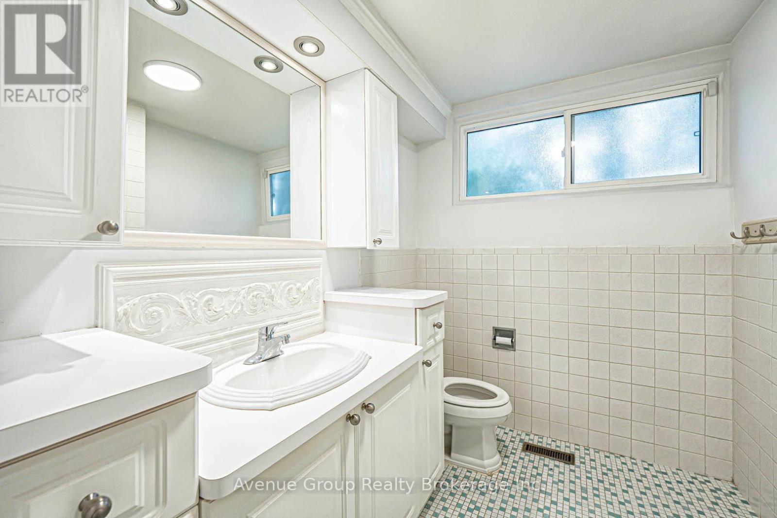 115 Alamosa Drive, Toronto, ON - Indoor Photo Showing Bathroom